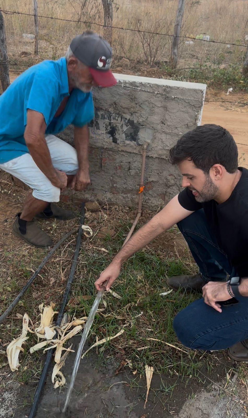 AGUA NAS TORNEIRAS articulação de Breno de Dorian e atuação do vereador Victor transformam antiga luta do Sítio Serraria em realidade