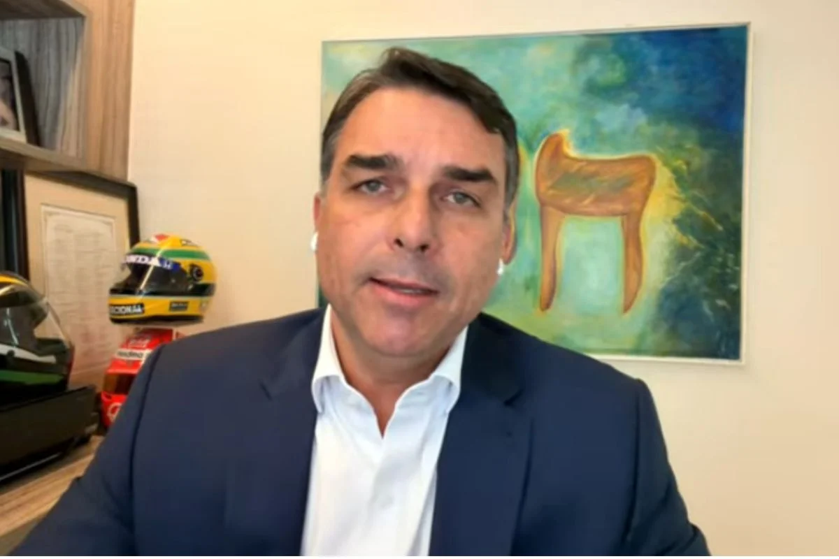 Dark Horse: parte de sigilo cai e confirma Flávio como investigado no STF