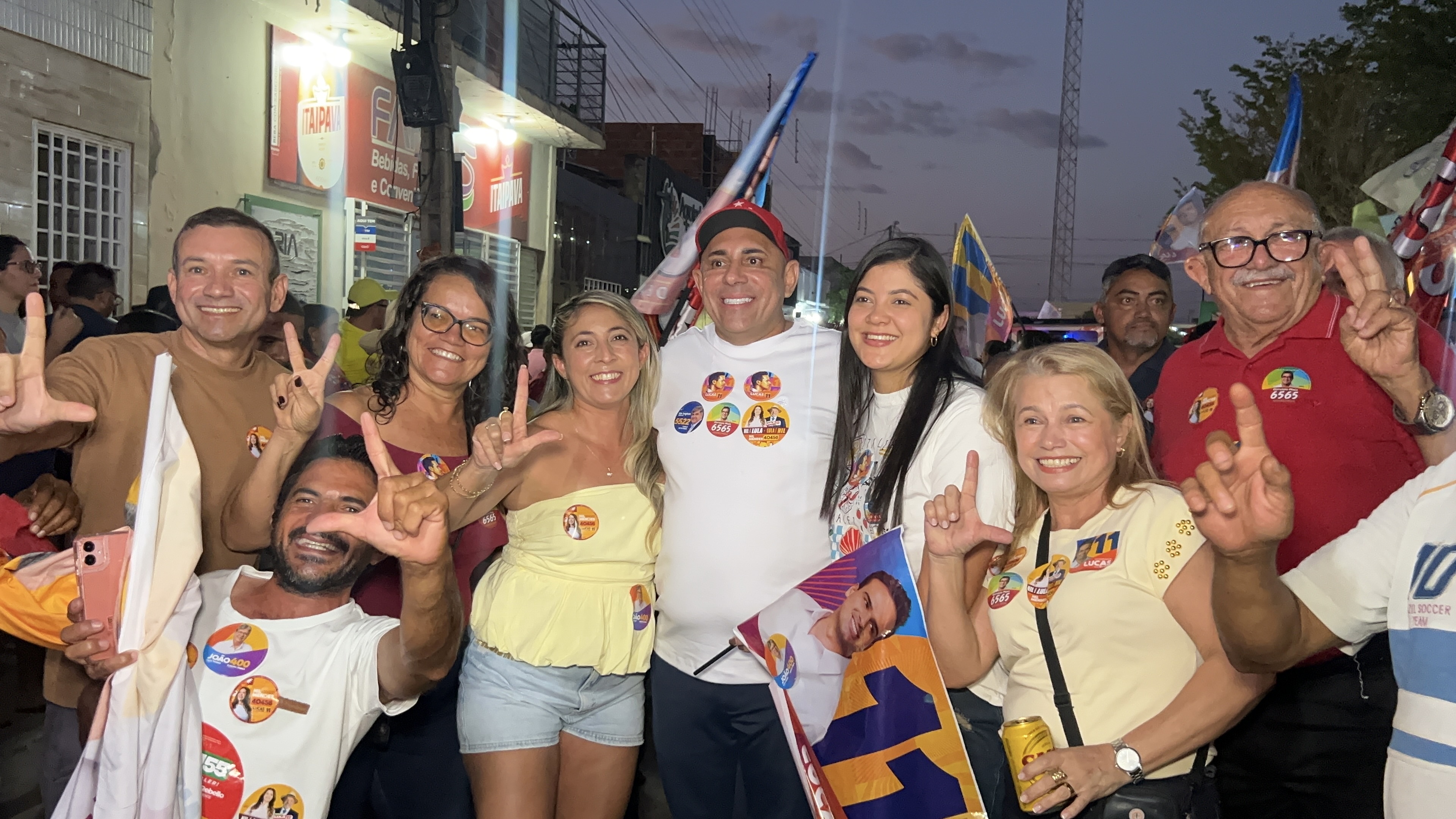 Prefeito João Neto reúne multidão em carreata política e mostra a força de seu grupo na cidade de Aparecida