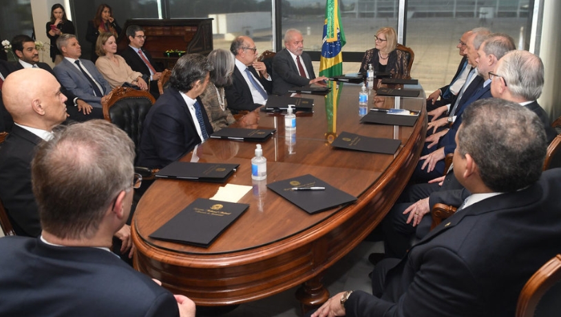 STF condena Eduardo Bolsonaro a um ano de detenção por difamar deputada Tabata Amaral