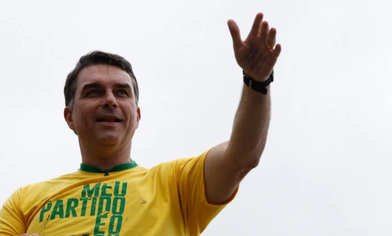 Flávio Bolsonaro cresceu votação da direita, na cidade de Alexandria-RN, comparando com seu pai, há quatro anos