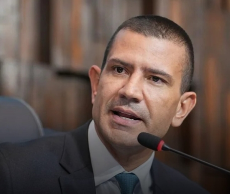 Governador eleito no Rio é alvo de investigação e tem pai suspeito de ser líder de milícia
