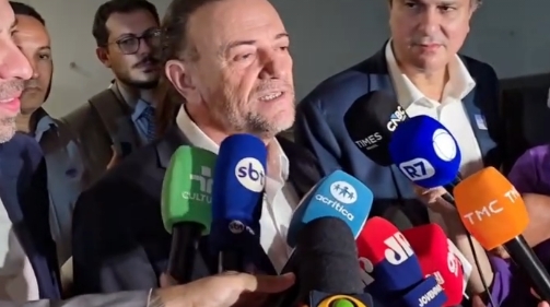 O povo brasileiro tem que saber quem e quem; diz presidente do PT sobre sigilos