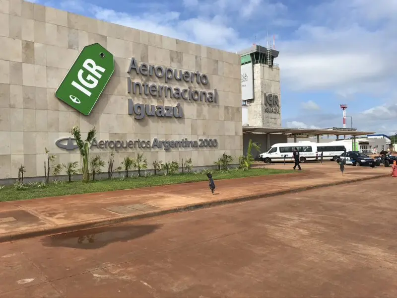 Avião suspeito de levar Flávio é impedido de decolar na Argentina, diz TV