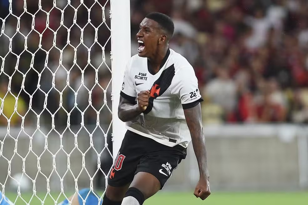 Robert Renan desperta interesse de clubes europeus, e Vasco prepara compra para garantir permanência do zagueiro