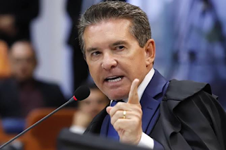 Presidente do TCE-MT é preso em operação da Polícia Federal.
