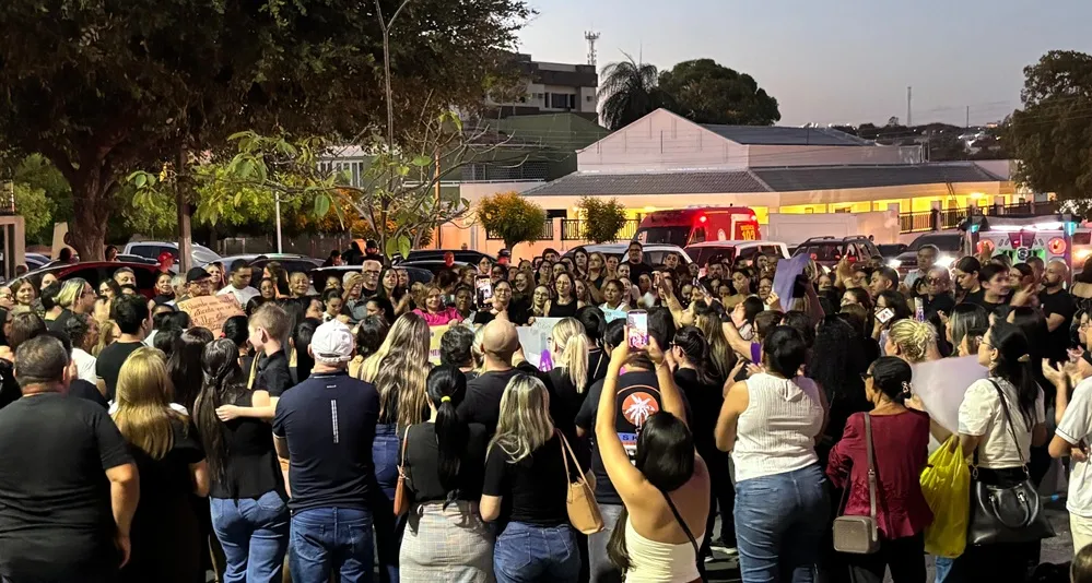 Manifestação reúne populares em Cajazeiras e cobra respeito às mulheres após declarações de ex-prefeito