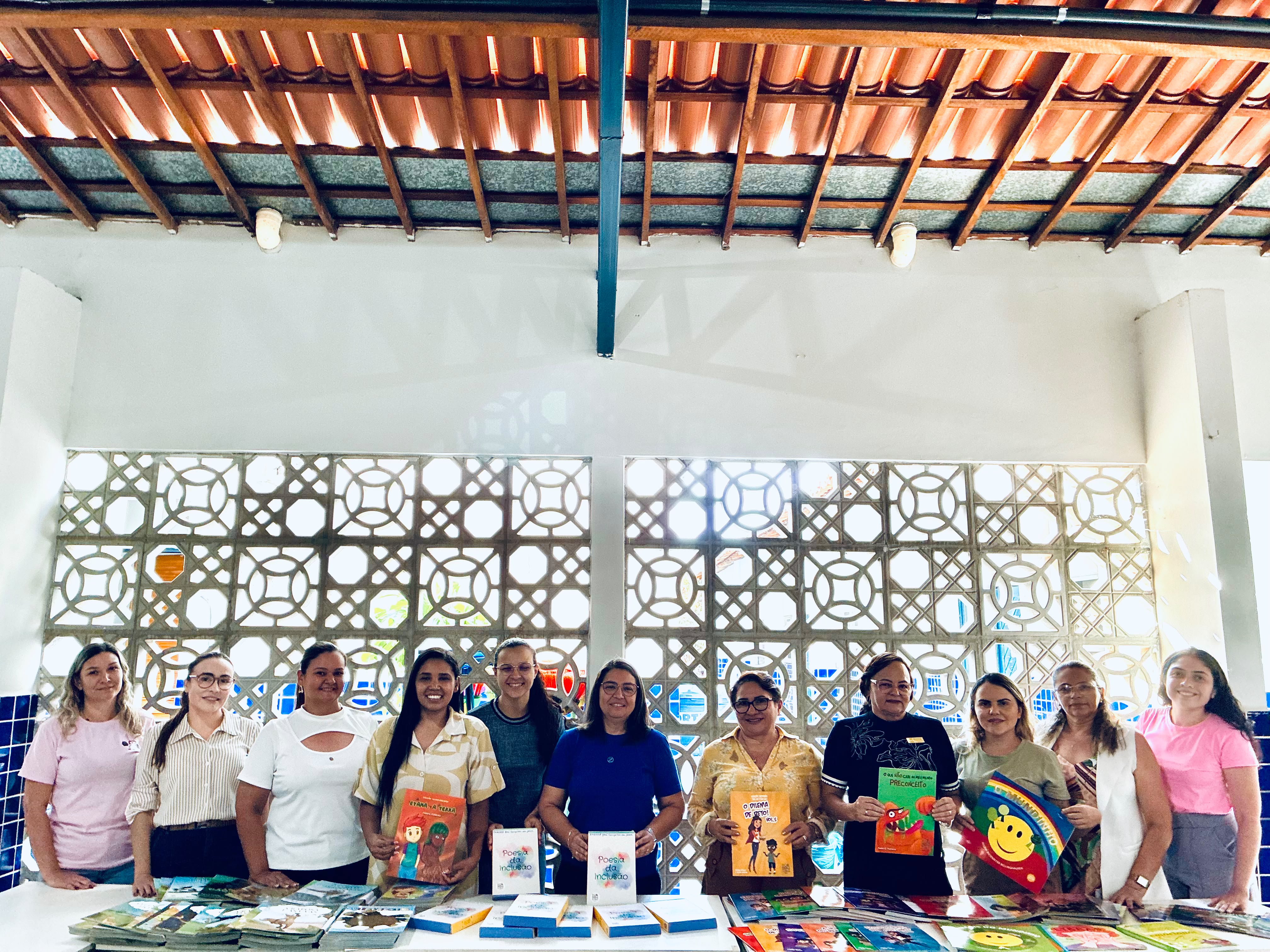 Secretaria de Educação de São João do Rio do Peixe, realiza entrega de livros na EMEIEF José Gonçalves da Silva