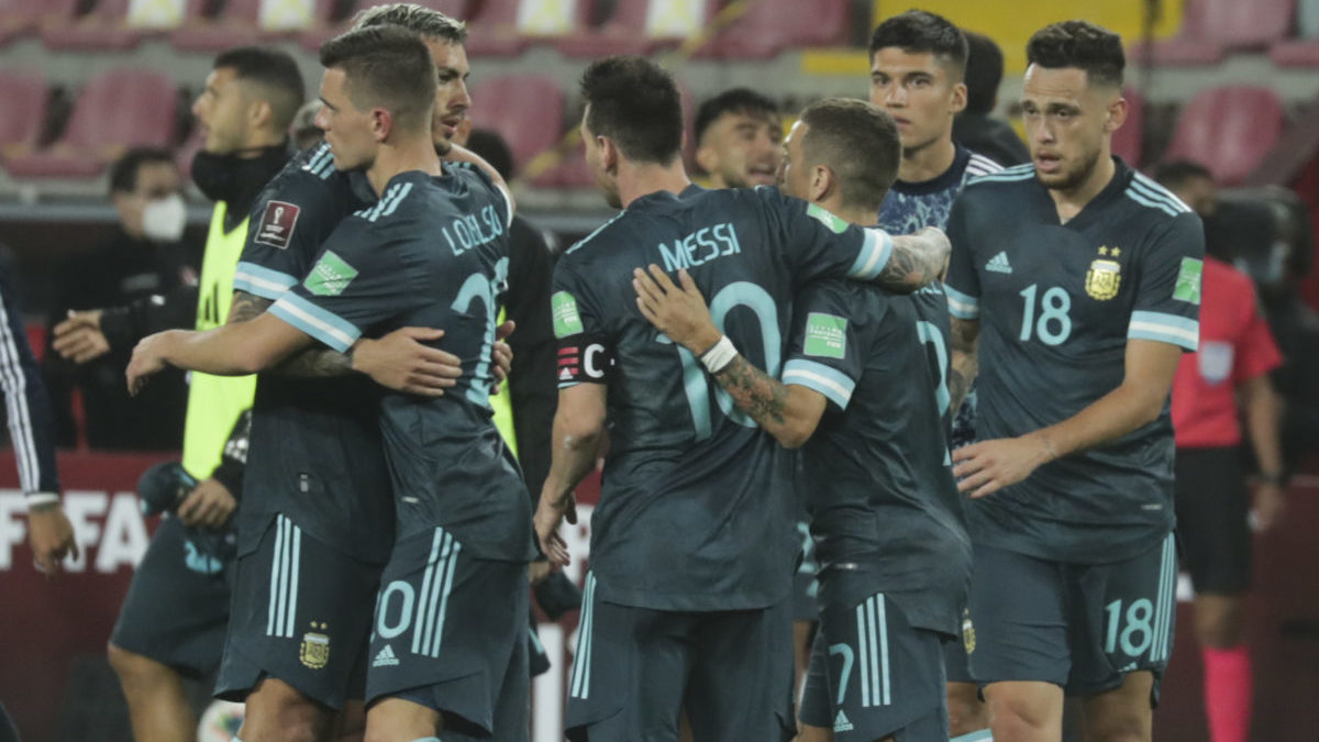 Argentina vence Peru (2-0) em Lima e é vice-líder nas Eliminatórias Sul-Americanas