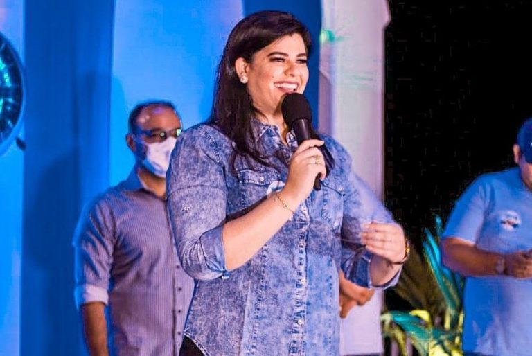 Mariana Almeida tem primeira reunião com equipe de transição
