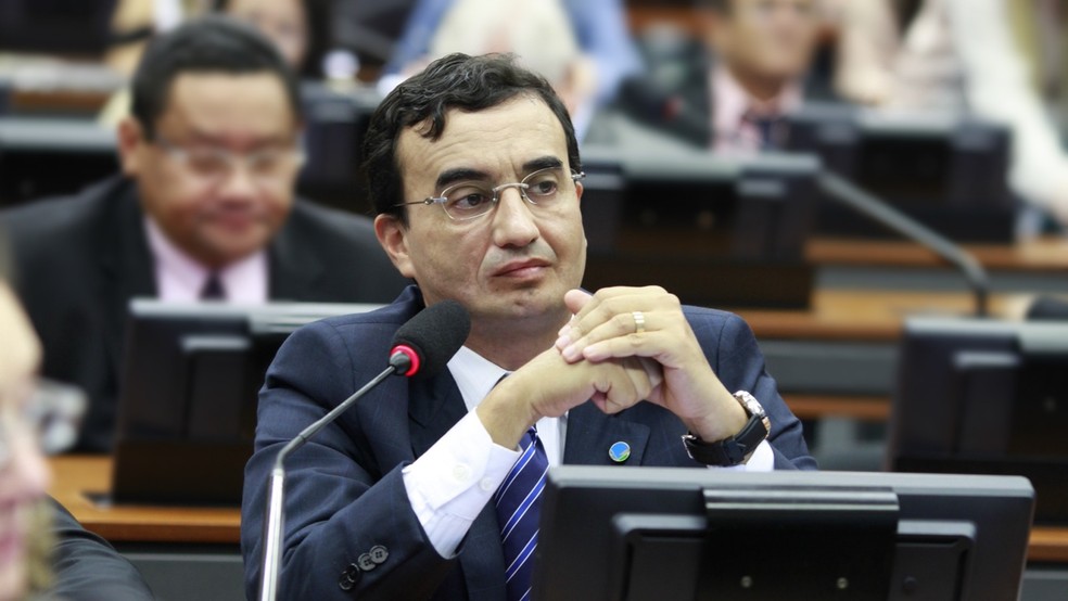 Ex-deputado federal da PB é alvo de operação da PF que apura desvio de verba em obras contra a seca