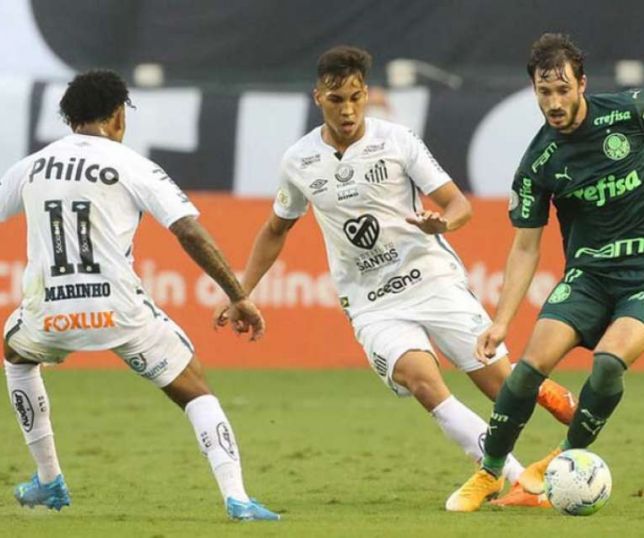 Apagão, VAR e bom clássico: Santos e Palmeiras empatam na Vila