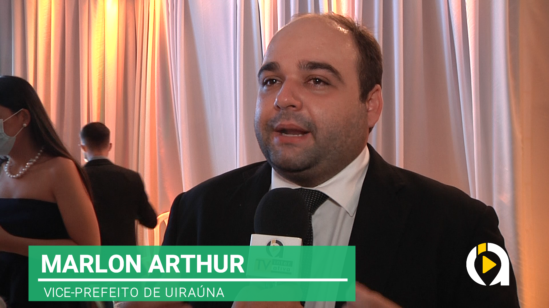 Em noite de muitas emoções, Dr. Marlon Arthur é empossado como vice prefeito de Uiraúna. Veja vídeo