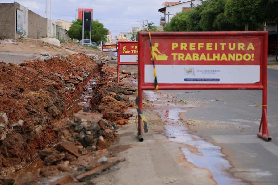 Secretaria de infraestrutura de Pau dos Ferros dá inicio ás obras das redes de esgosto no município