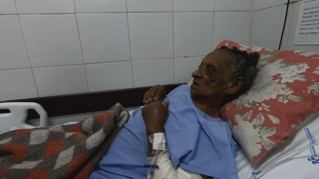 Idosa sai para ir a uma festa e é encontrada 10 dias depois em buraco pela família em Minas Gerais