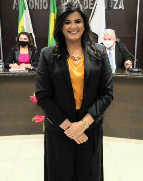 Prefeita Marianna Almeida embarca rumo a Brasília em busca de Recursos para Pau dos Ferros/RN