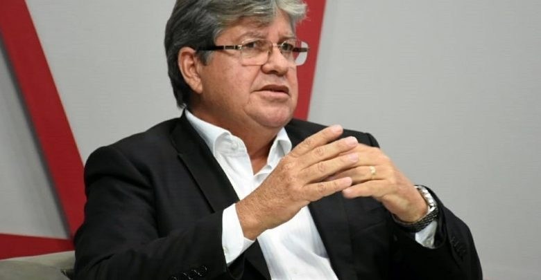 “Igrejas não foram fechadas”: João Azevedo explica decreto que suspendeu a realização de cultos religiosos