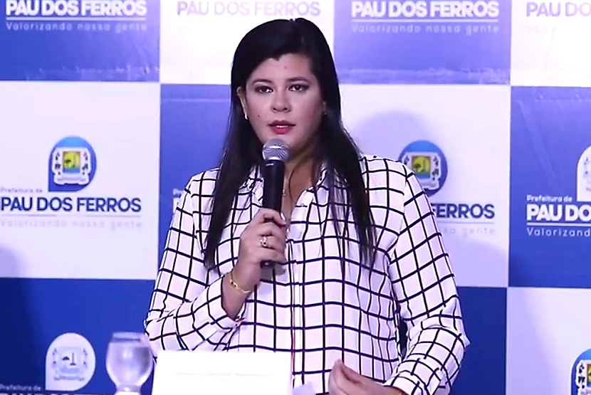 Marianna Almeida entra com ação contra ex-gestor de Pau dos Ferros, Leonardo Rêgo