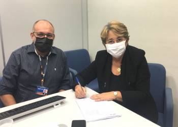 Prefeita Leninha Romão assina 02 contratos de pavimentação para a cidade de Uiraúna