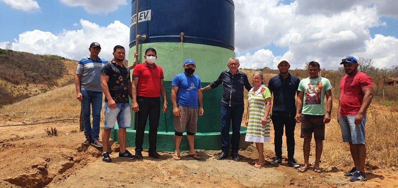Prefeito Itamar Moreira visita mais uma comunidade de Poço Dantas com Sistema de Abastecimento D’água concluído.