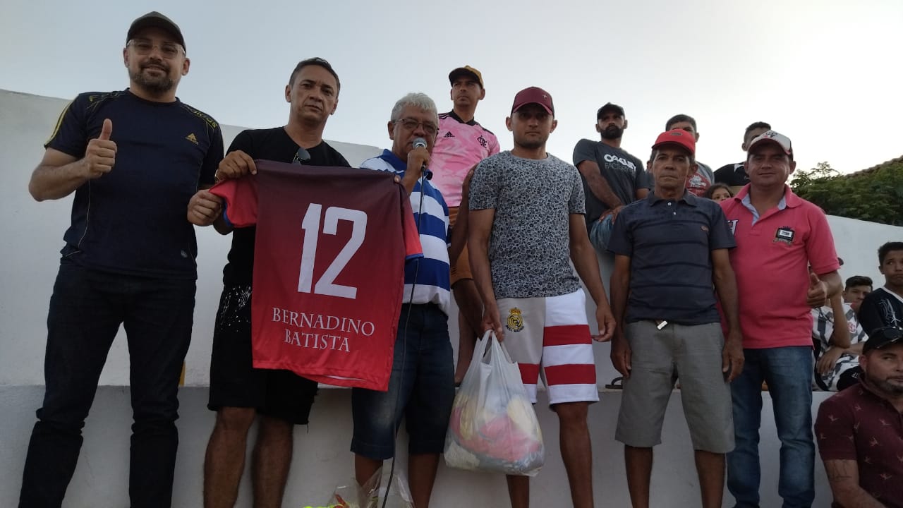 Bernardino Batista: Vereador doa material esportivo para time do distrito Antônio Paulo