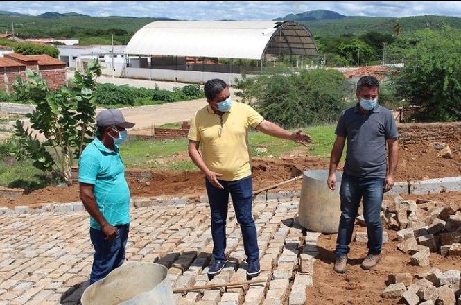 Prefeitura Municipal de Joca Claudino inicia obras de pavimentação nas ruas da Sede do Município