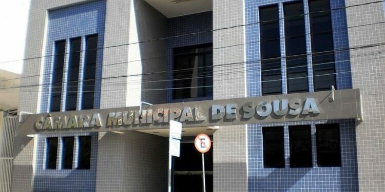 Câmara de cidade da Paraíba vai pagar quase R$ 2 milhões de salários aos vereadores em 2022