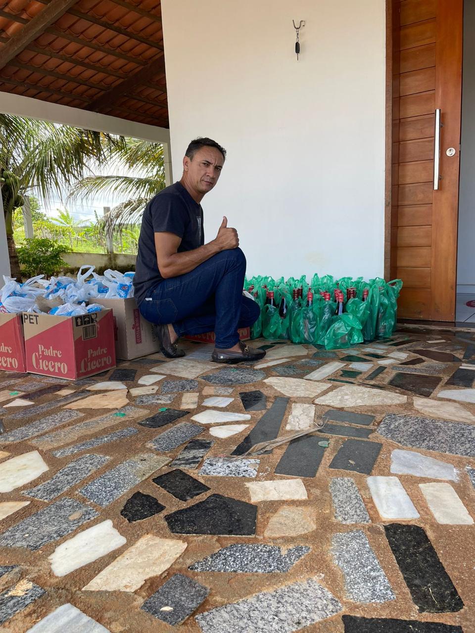Gilberto Egídio mantém tradição e distribui “Jejum” da semana Santa em Bernardino Batista