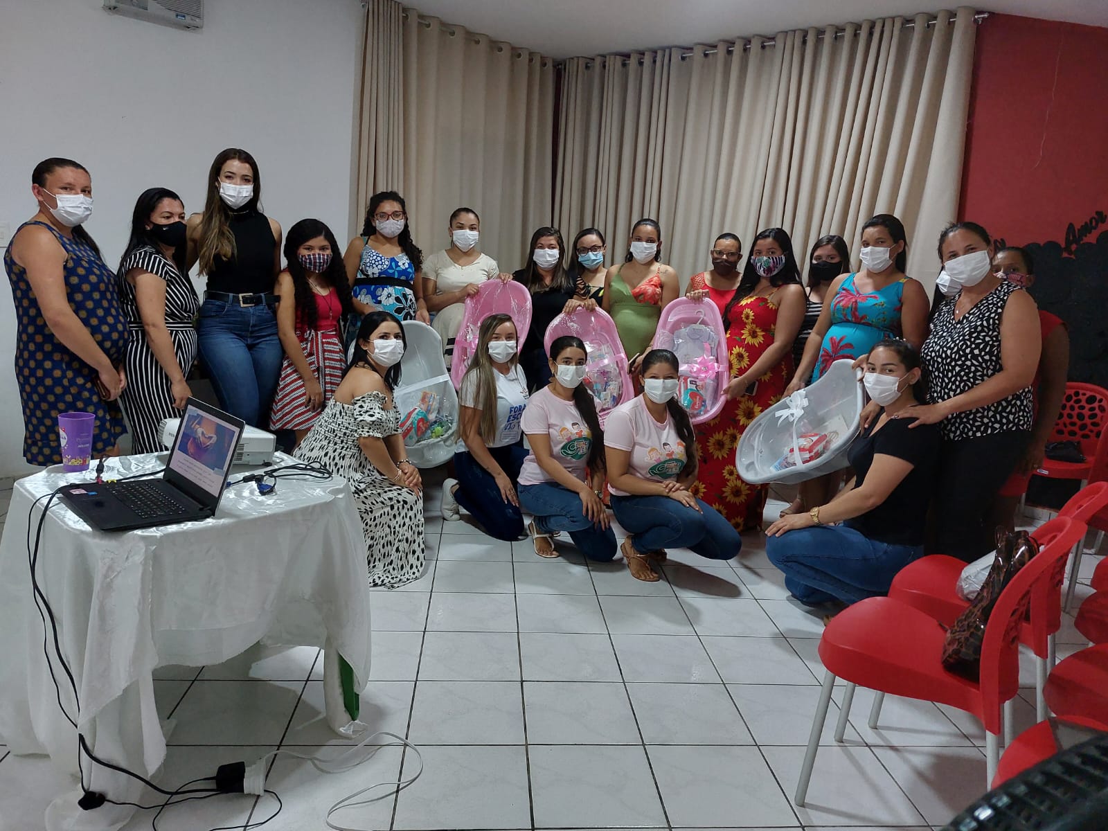 Entrega de kit natalidade e palestra marca encontro com gestantes em Bernardino Batista