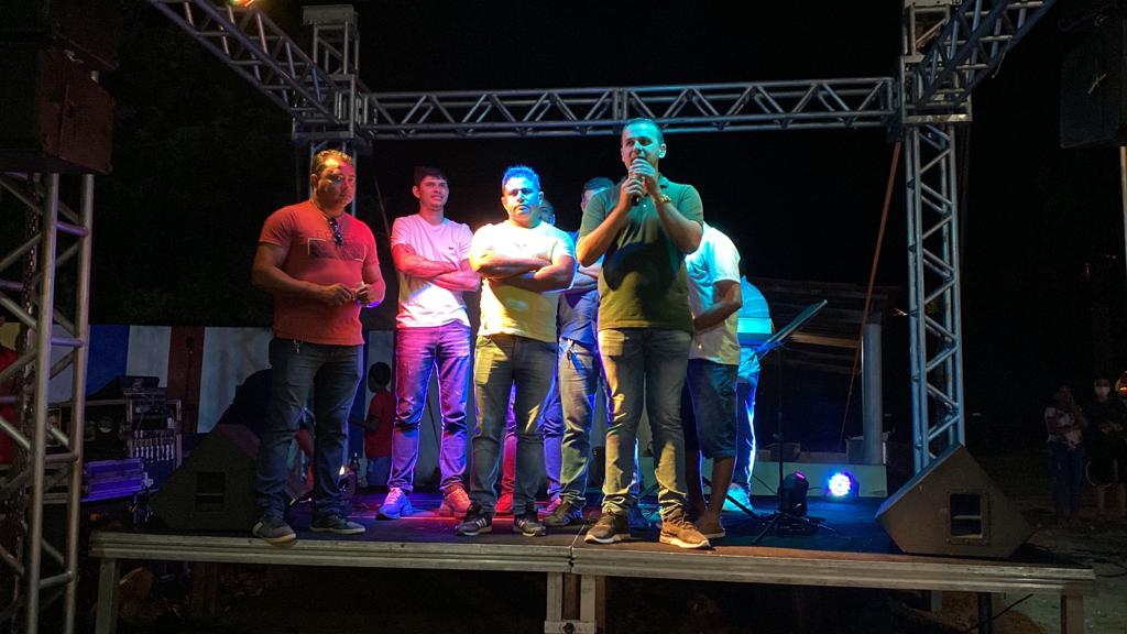 Finalizando o “dia das mães”, Aldo Andrade entrega obra em Bernardino Batista