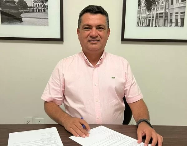 INFRAESTRUTURA: Prefeito Luiz Claudino assina convênio para pavimentação da Vila do Brejo e Distrito de Umari