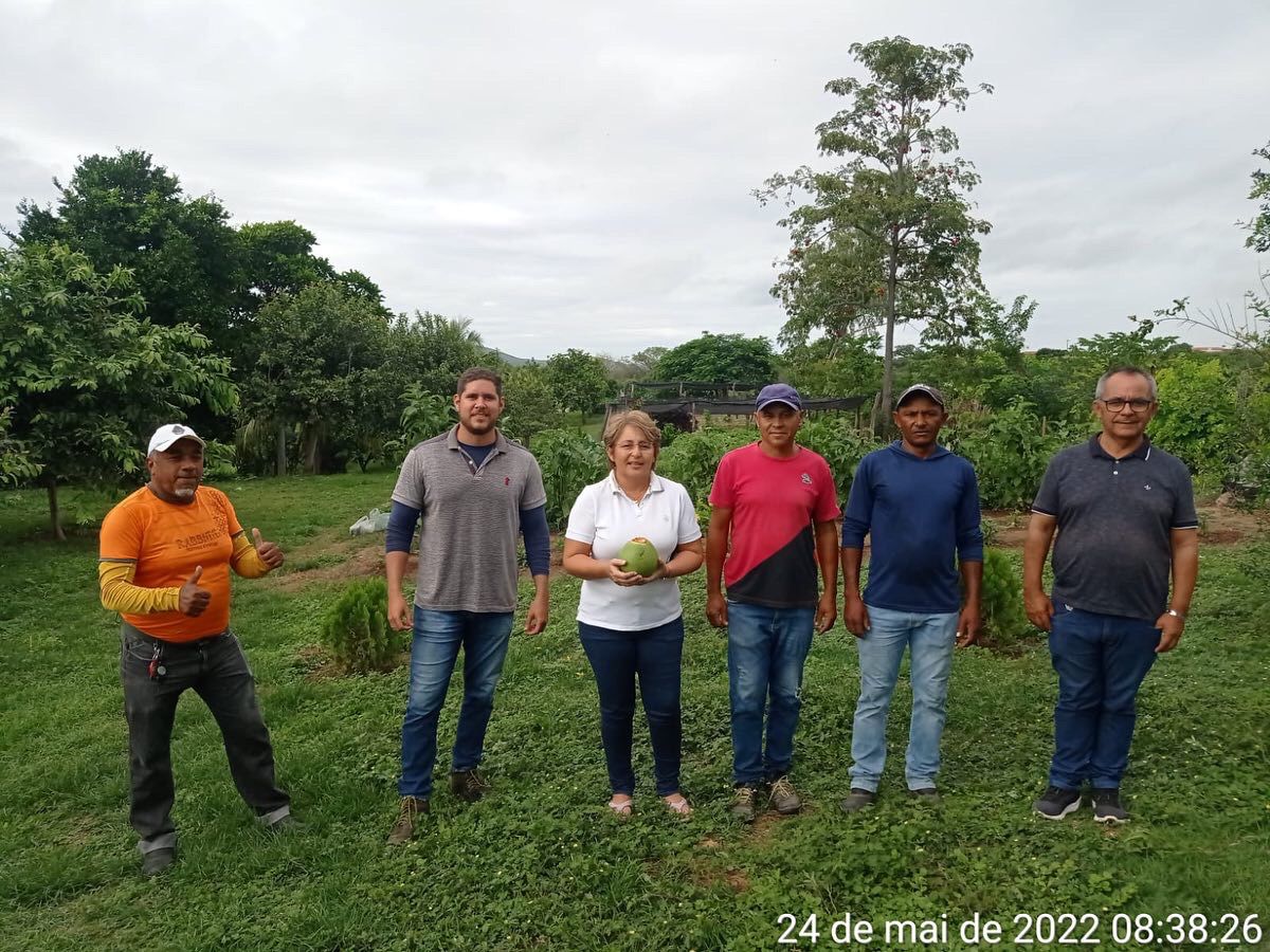 PREFEITA DE UIRAÚNA VISITA VIVEIRO DE MUDAS PARA VER QUAIS AS NECESSIDADES QUE O SETOR ESTÁ PRECISANDO