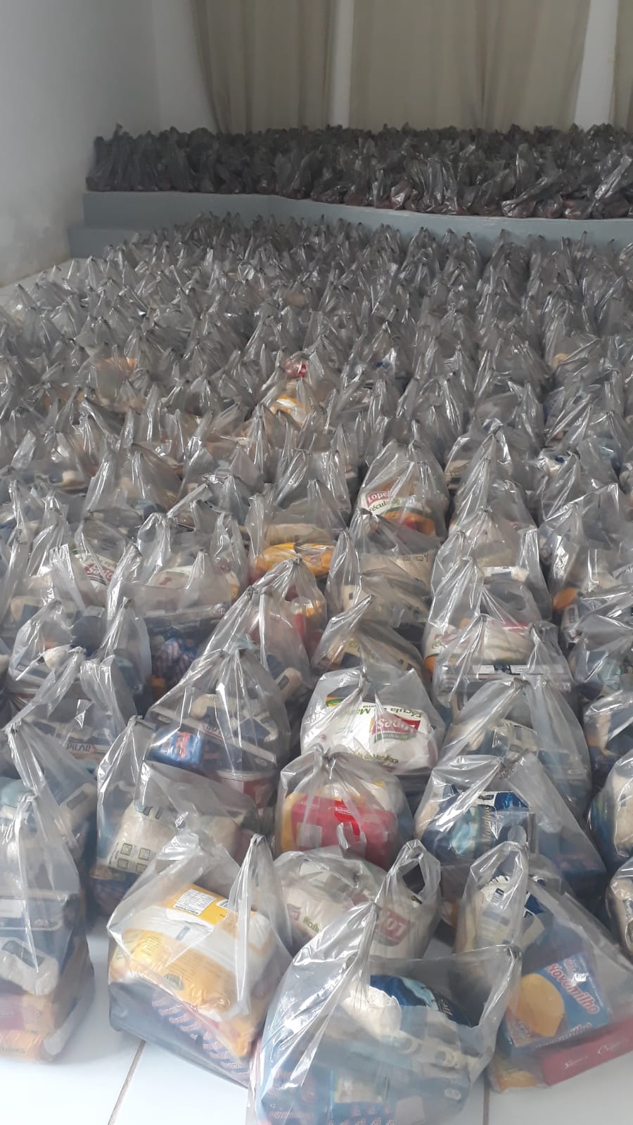 ENTREGA DE KITS DA MERENDA ESCOLAR PARA ALUNOS DA EJA REDE MUNICIPAL É FEITA EM BERNARDINO BATISTA