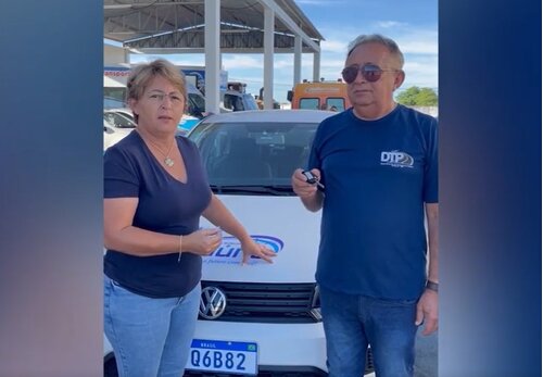 Prefeita Leninha Romão entrega carros adesivados e emplacados para Secretaria de Saúde
