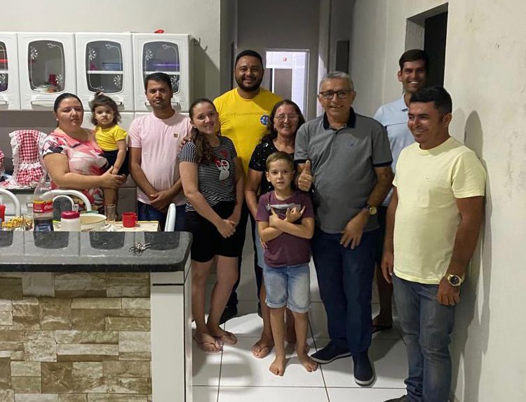 Irmã e sobrinhas de vereador da oposição aderem ao grupo de situação em Poço Dantas