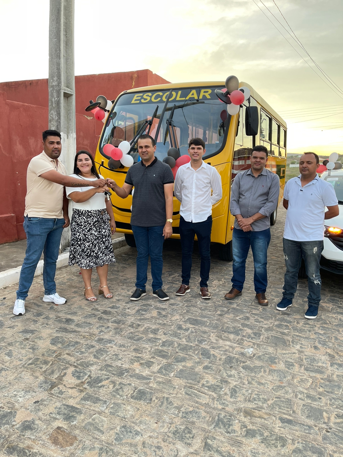 Aldo Andrade finaliza 2022 com inaugurações, entrega de veículos, sorteios e shows em praça pública