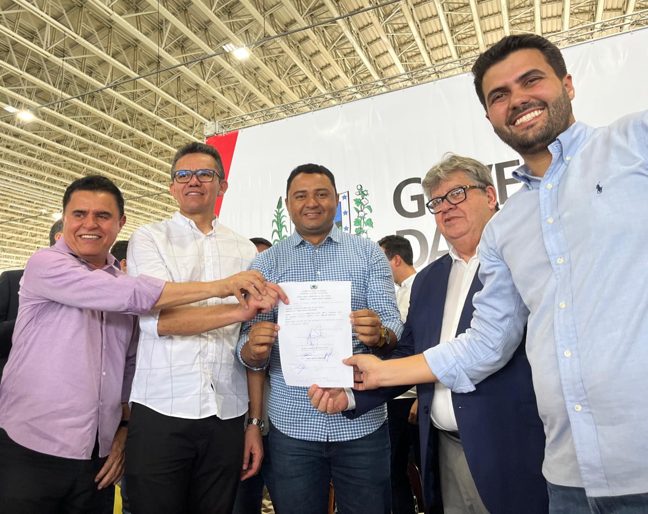 Prefeito Itamar Moreira consegue mais um ônibus escolar para o Município de Poço Dantas e reforça a frota do transporte Escolar