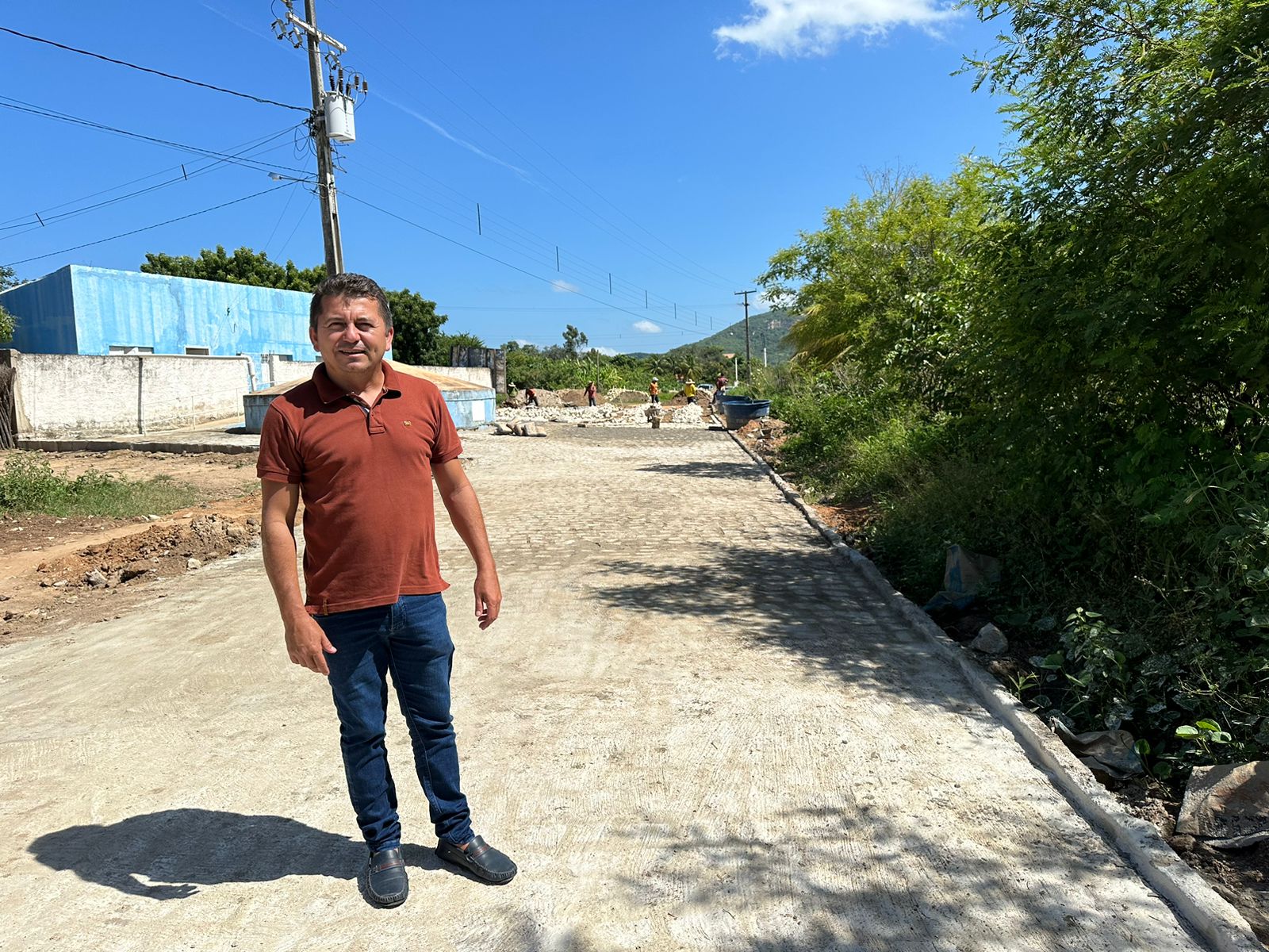 PREFEITURA DE ÁGUA NOVA CONTINUA OBRA DE PAVIMENTAÇÃO DO SÍTIO CARNALBAL ZONA RURAL DO MUNICÍPIO