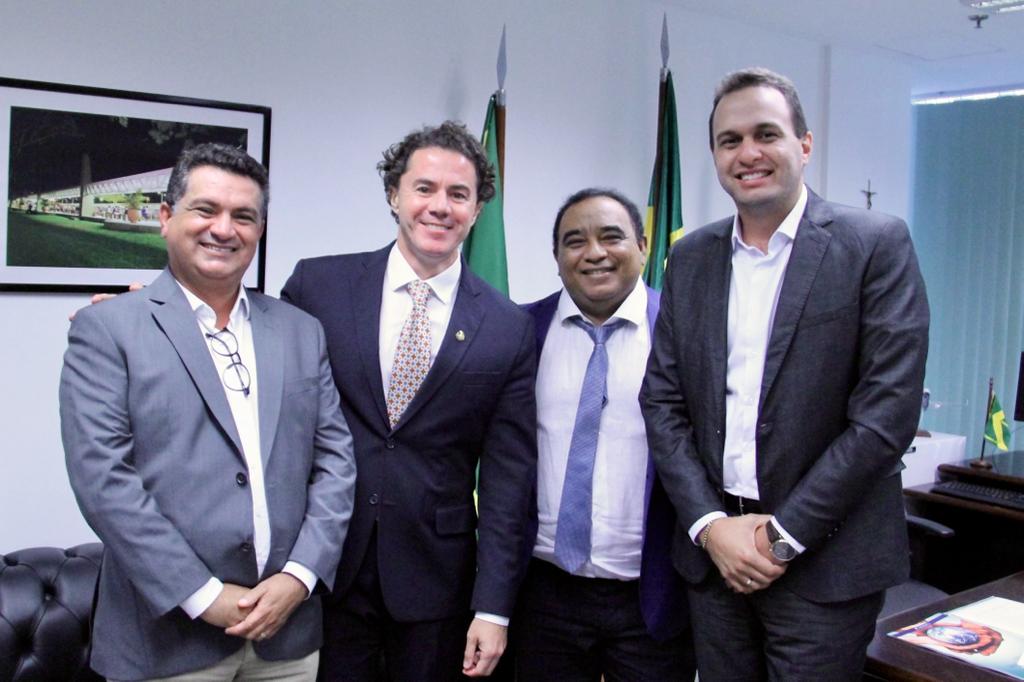 EM BRASÍLIA: Prefeito Luiz Claudino é recebido pelo senador Veneziano e trata de novas parcerias para São João do Rio do Peixe