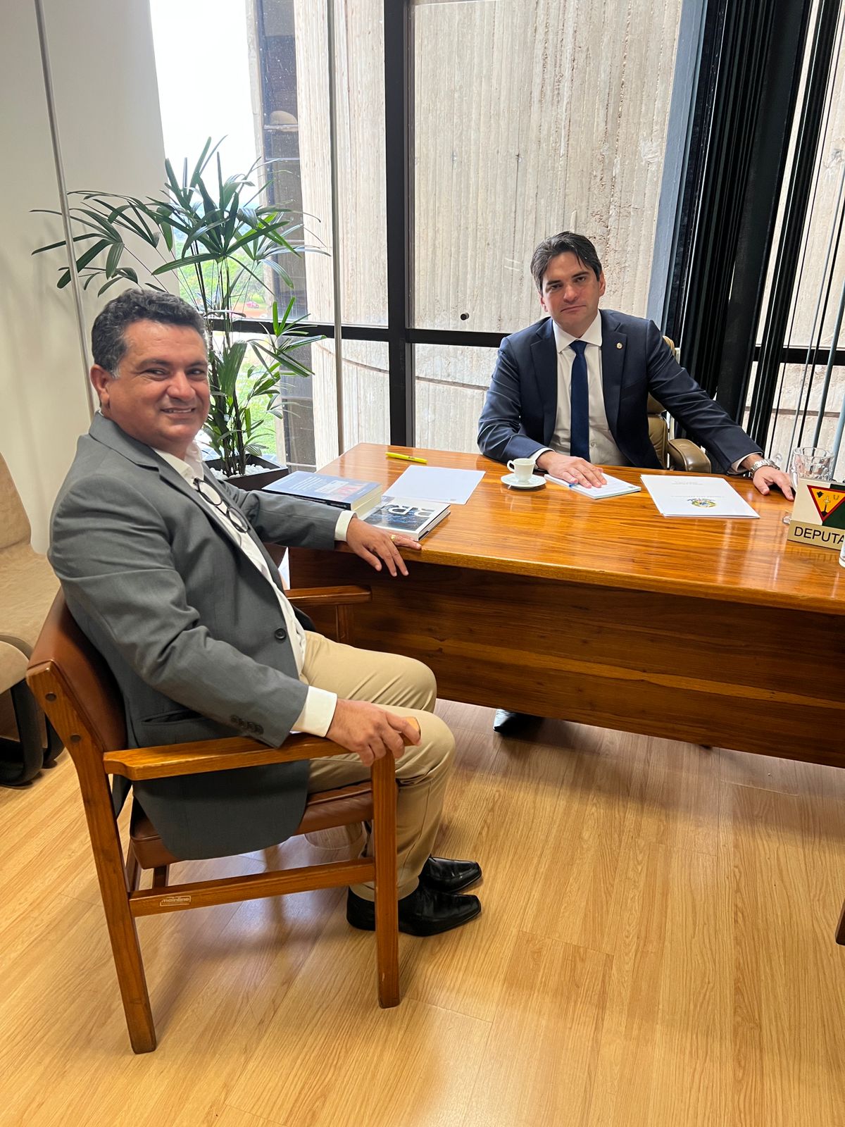 EM BRASÍLIA: Prefeito Luiz Claudino visita gabinete do deputado Murilo Galdino e encaminha recursos para São João do Rio do Peixe