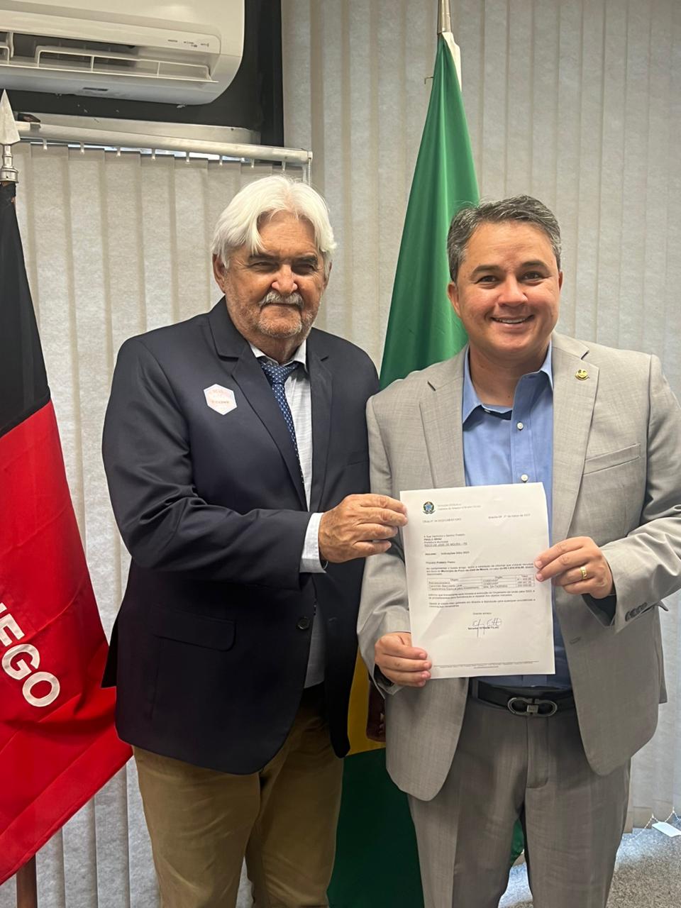 Paulo Braz consegue máquinas para Poço de José de Moura com Senador Efraim Filho num investimento de mais de 1 milhão