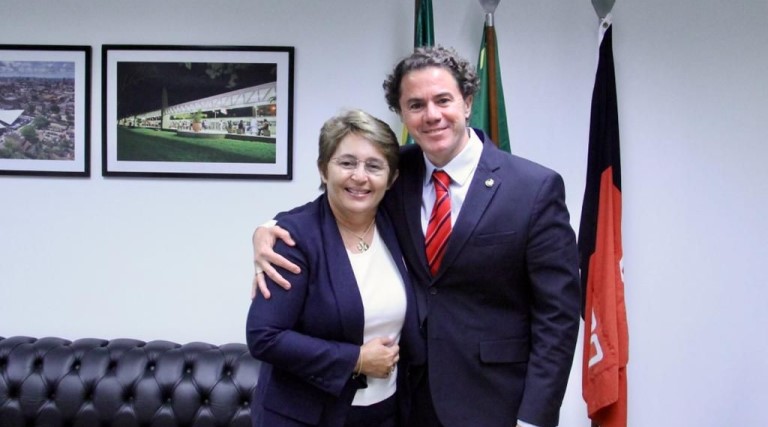 Leninha Romão viaja a Brasília em busca de recursos para Uiraúna junto ao Governo Federal