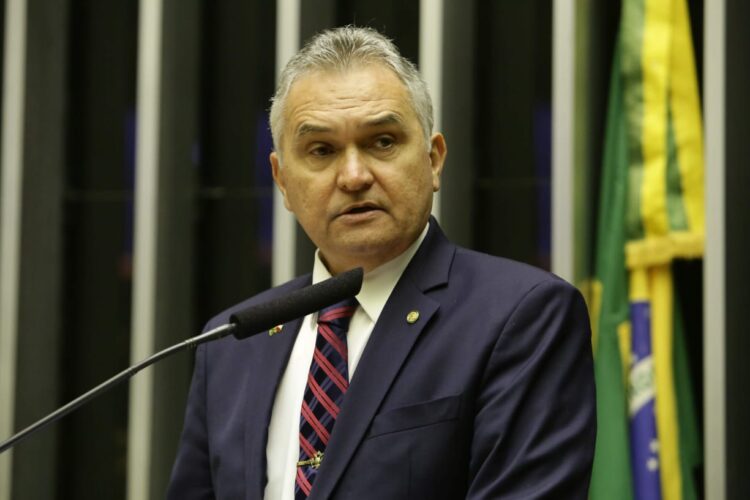 Deputado Federal pelo RN Girão encaixa filho em cargo no Senado Federal