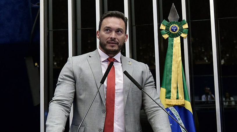 Styvenson confirma saída do Podemos e revela que conversa com cinco partidos