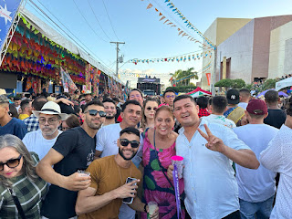 Rosalba passa no teste de popularidade em evento da sua criação