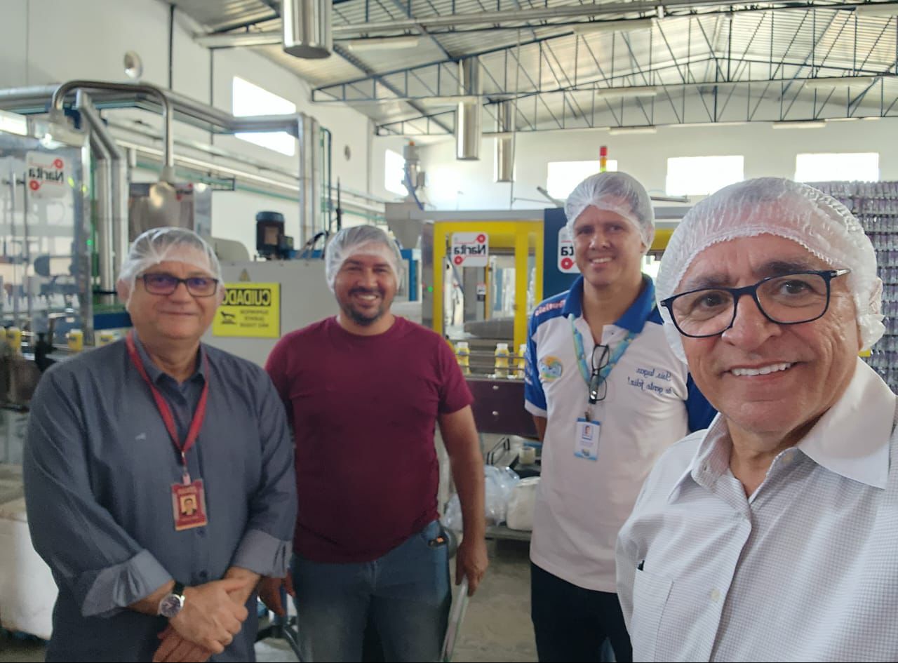 Prefeitura de Poço Dantas firma parceria com a empresa ISIS visando a comercialização do leite dos pecuaristas do município