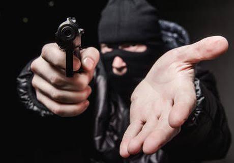 Vigilante é morto, bandido ferido e menor apreendido durante assalto em Cajazeiras