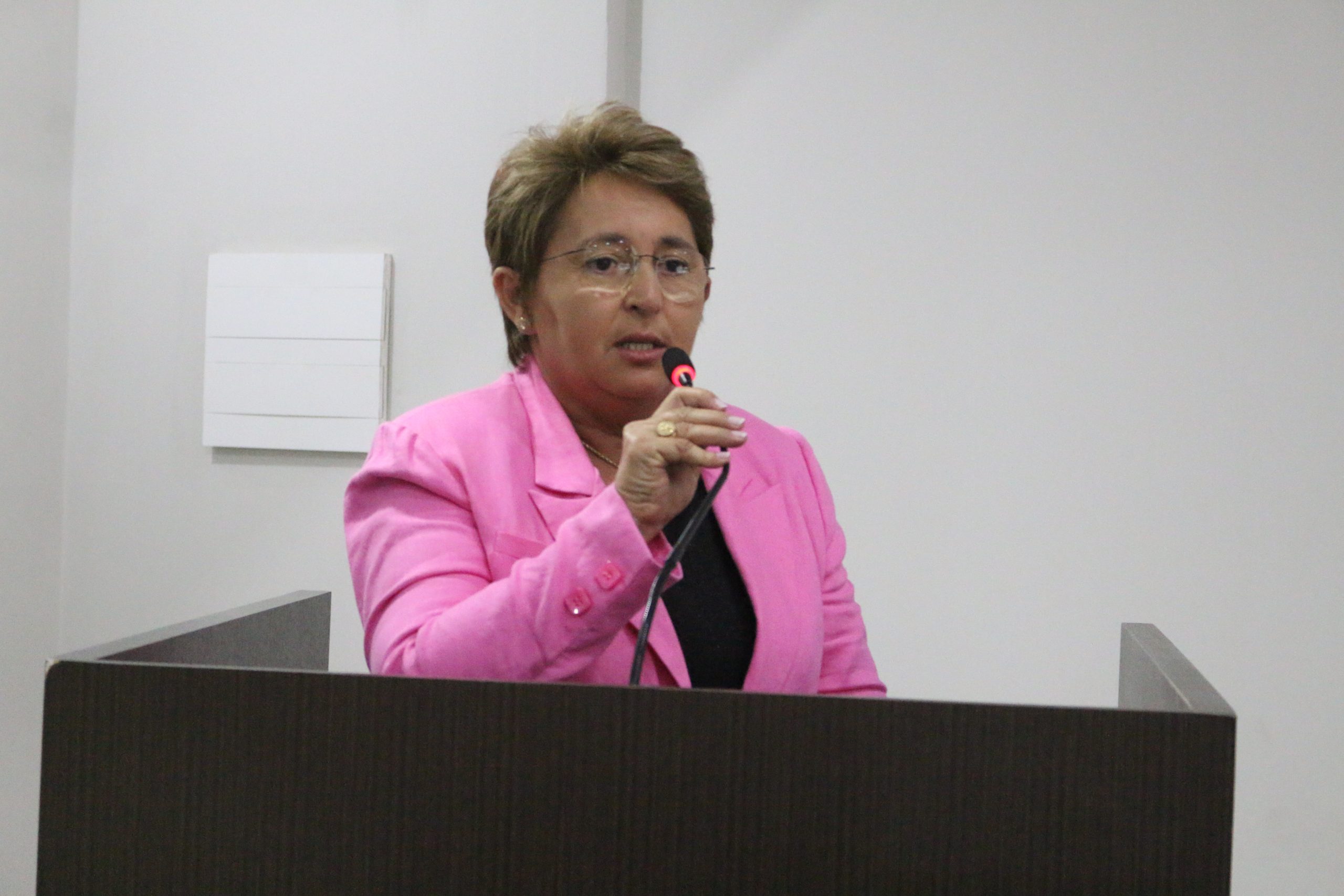 Leninha Romão anuncia projeto para a implantação de adicionais de insalubridade aos trabalhadores de Uirauna