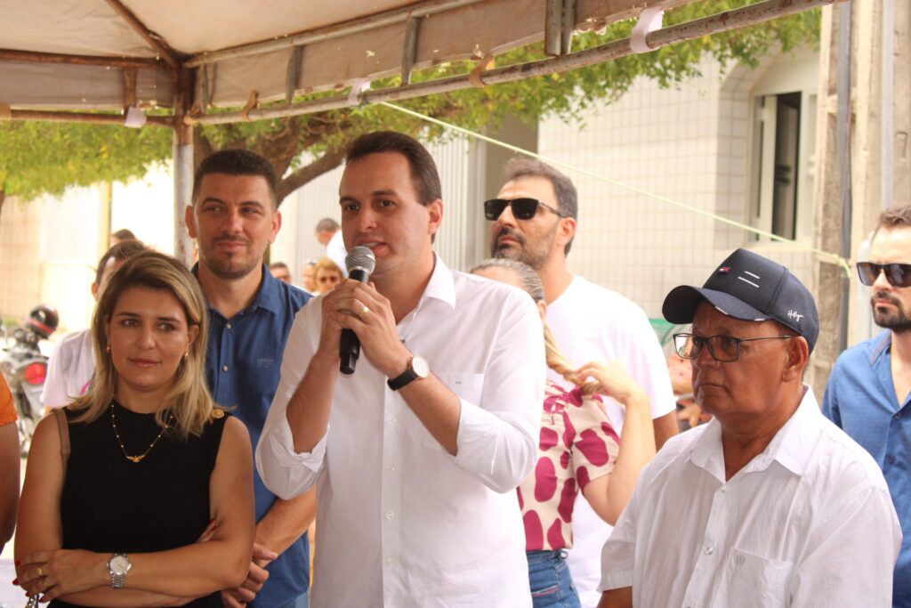 Prefeito Espedito Filho entrega obras de infraestrutura e de saúde em Triunfo