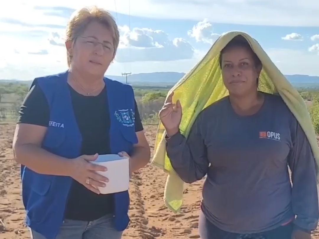 Prefeitura de Uiraúna intensifica cortes de terras para agricultores rurais.